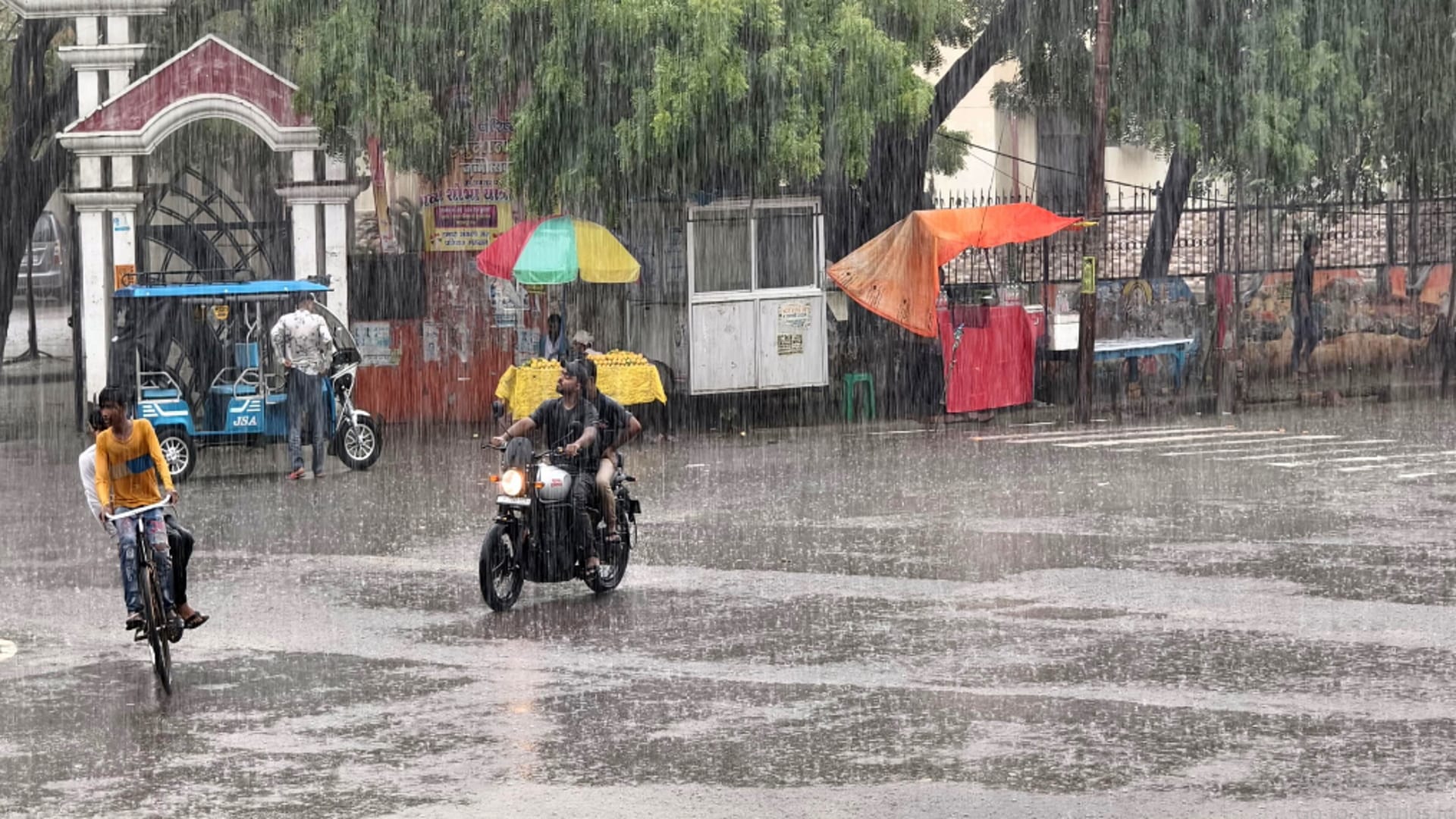 Weather: Monsoon rained on Tapobhoomi, wherever the eye looked there was only water.