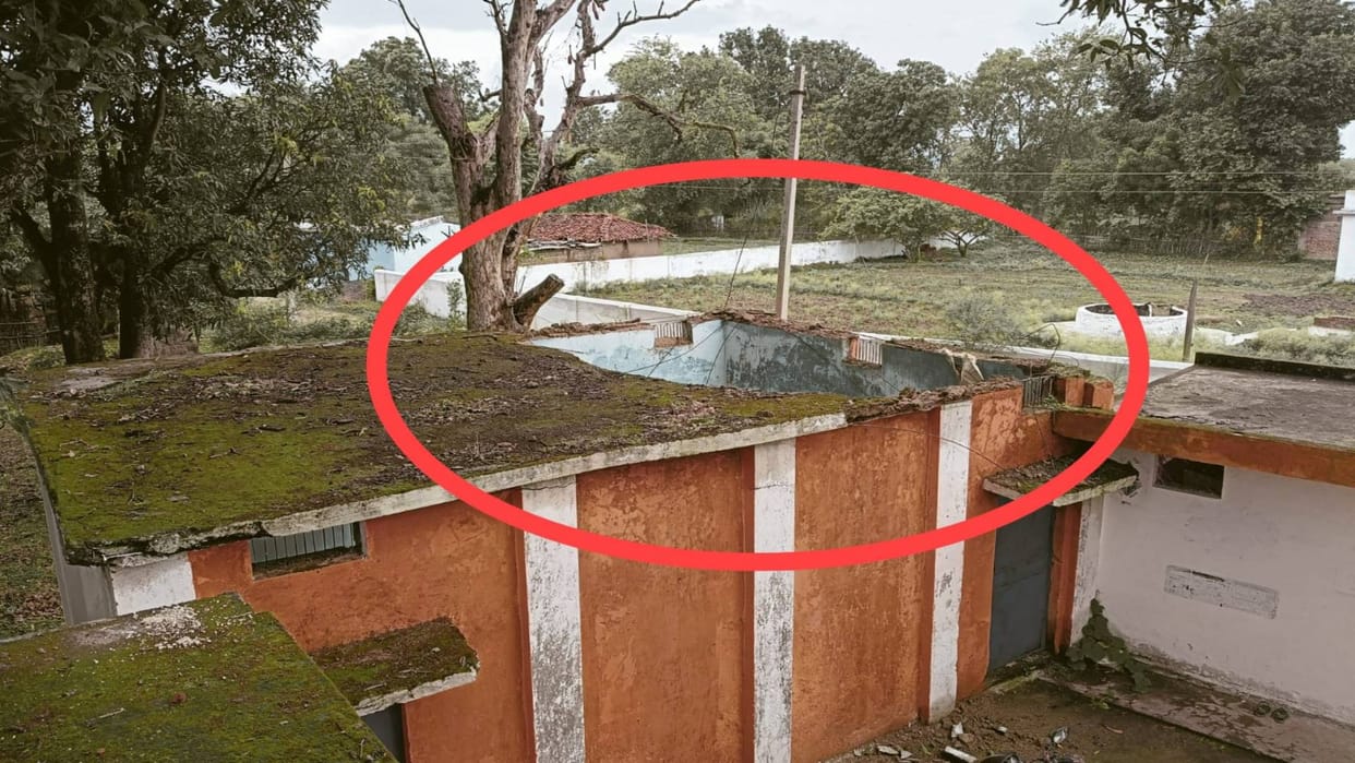 Umaria News roof of school collapsed in first rain an accident was narrowly avoided