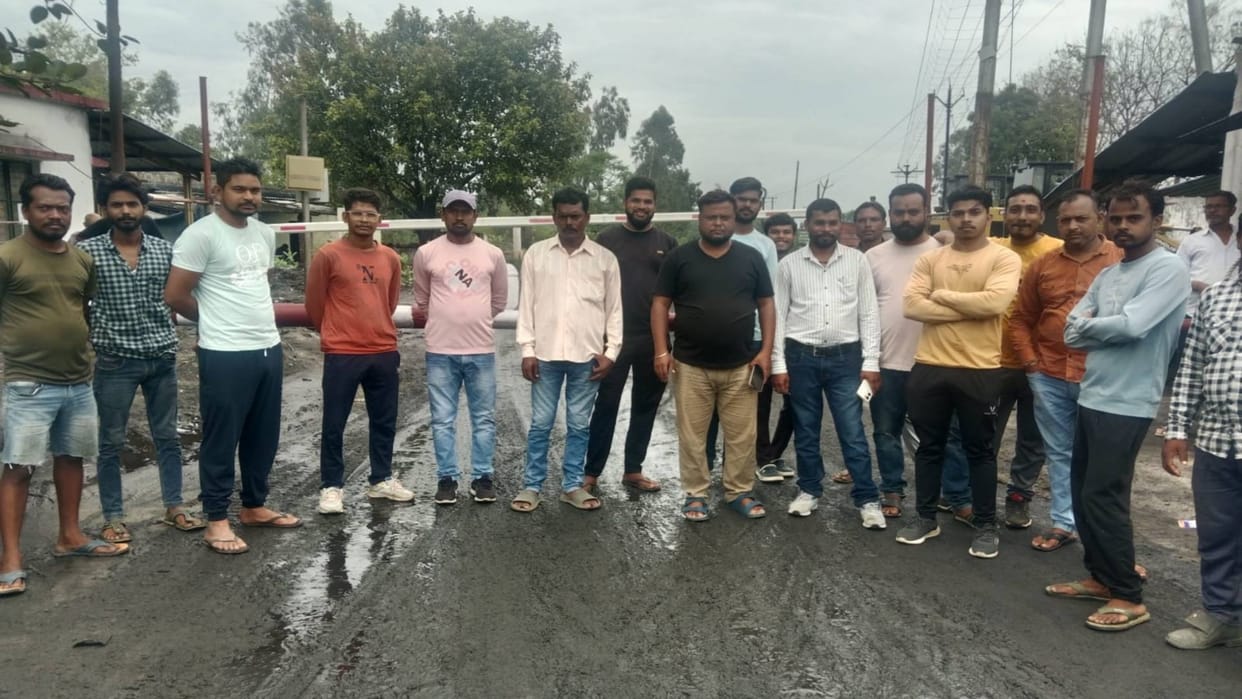 Shahdol News Flames of anger flared up in Sharda OCM regional unemployed people started protesting