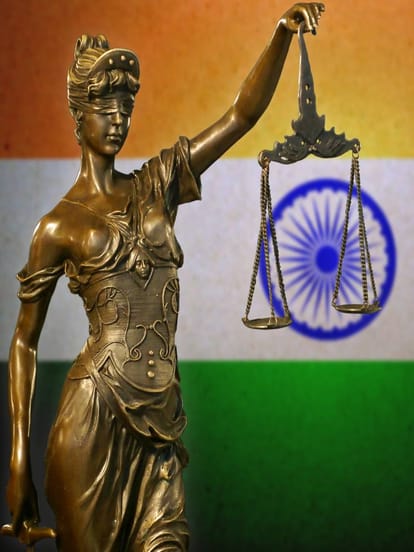 Sarafa Committee Gorakhpur filed a case against councilor's husband under various sections including extortion