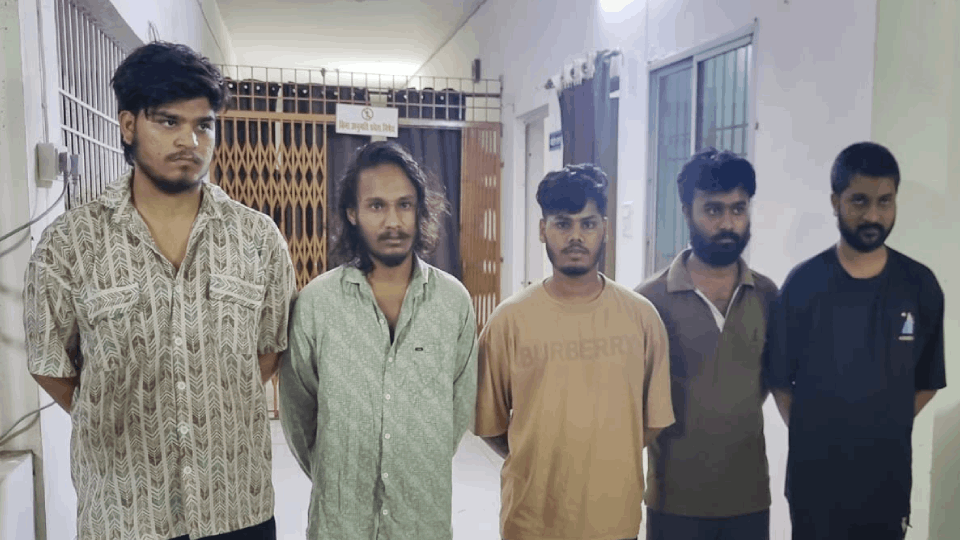 Durg police raided Hyderabad and arrested 7 running Mahadev Satta App