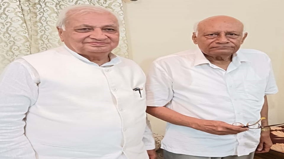Kerala Governor meets AMU Prof RP Singh