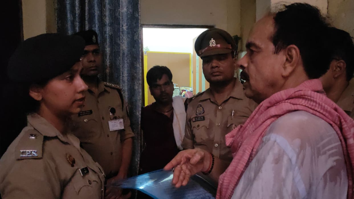 Firing at SP leader house in varanasi Attackers came by motorboat murder case against five named