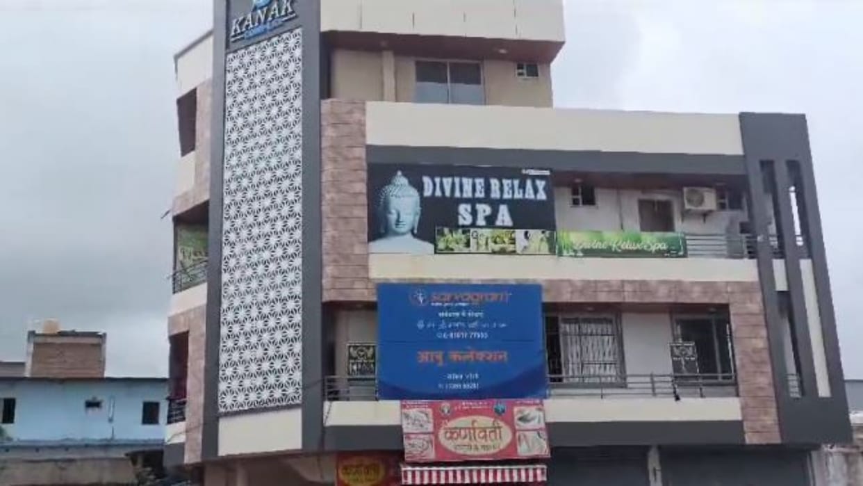 Sirohi : Dead body of woman found in spa center, suspicion of murder due to injury mark, husband absconding