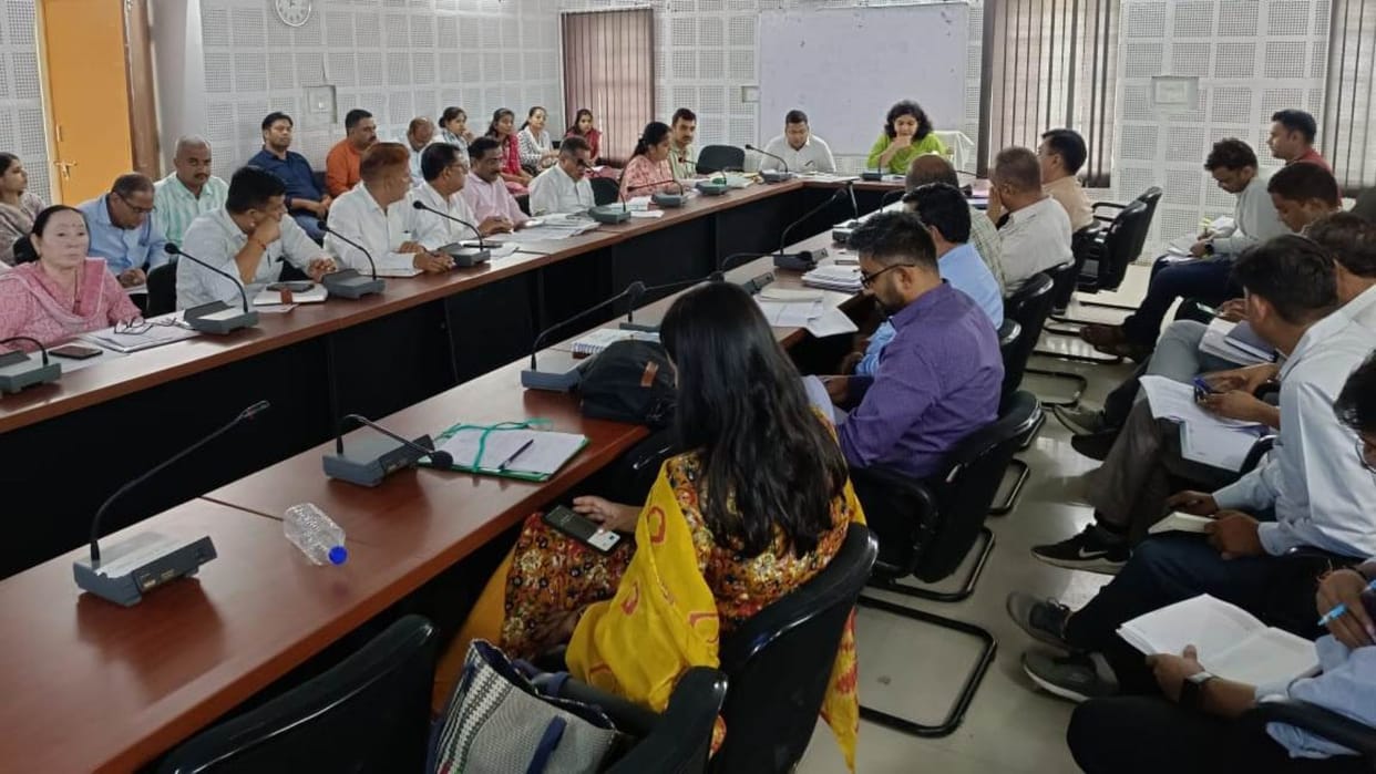 Sirohi News: Collector orders investigation of sinking road in the city, seeks report from officials in 3 days