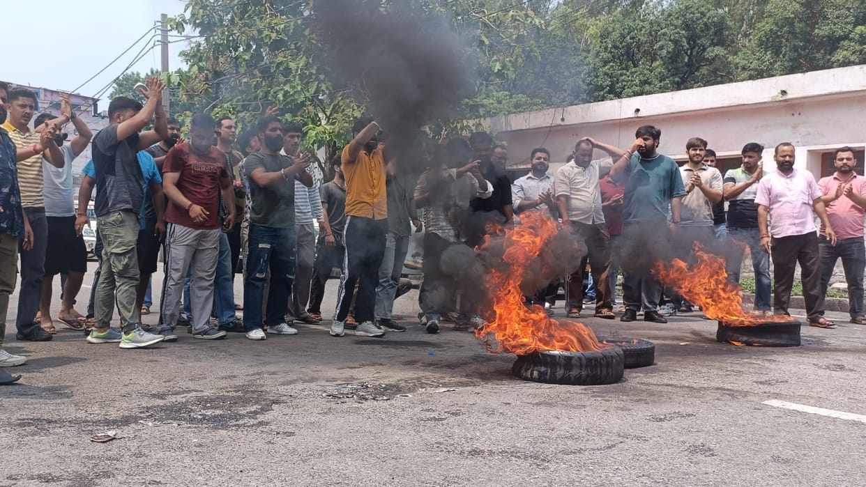 Jammu Kashmir: Protests at various places against the demolition of Shiv temple, Reasi will remain closed toda