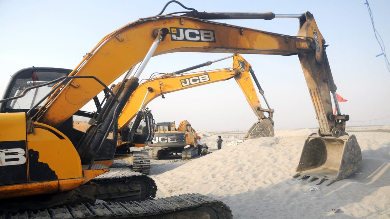 Mahakumbh: Construction of a three thousand meter long new channel to balance the flow of Ganga