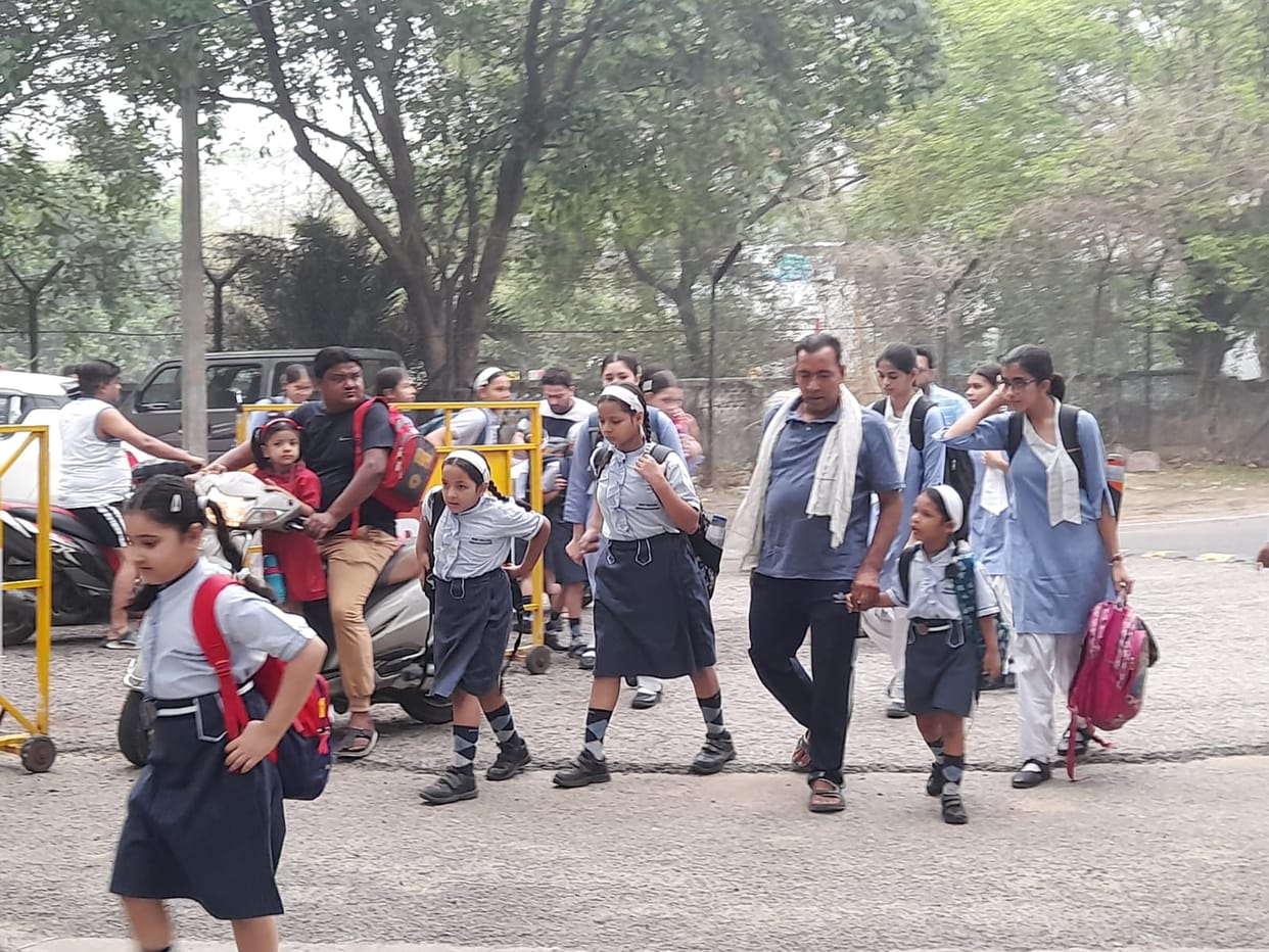 West UP News Live: Police alert regarding Kanwar Yatra and Moharram, stone pelting and clash between two party