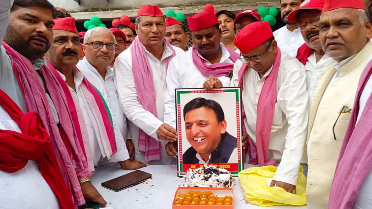 Cake cut on the birthday of SP chief Akhilesh Yadav, PDA plantation campaign launched
