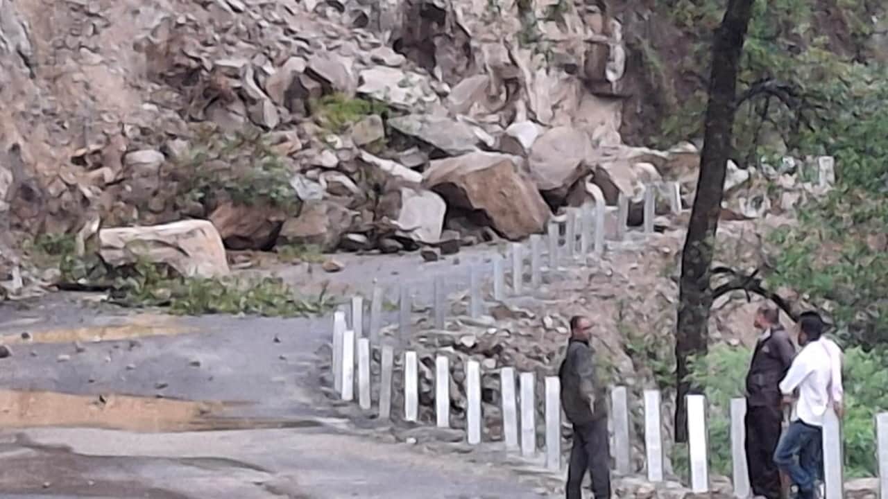 Rudraprayag-Gaurikund Highway debris fell from the hill in Fata rain roads closed Chamoli tharali Dewal