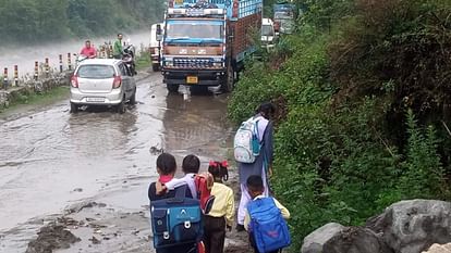 Rudraprayag-Gaurikund Highway debris fell from the hill in Fata rain roads closed Chamoli tharali Dewal