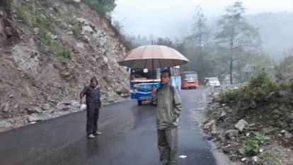 Rudraprayag-Gaurikund Highway debris fell from the hill in Fata rain roads closed Chamoli tharali Dewal