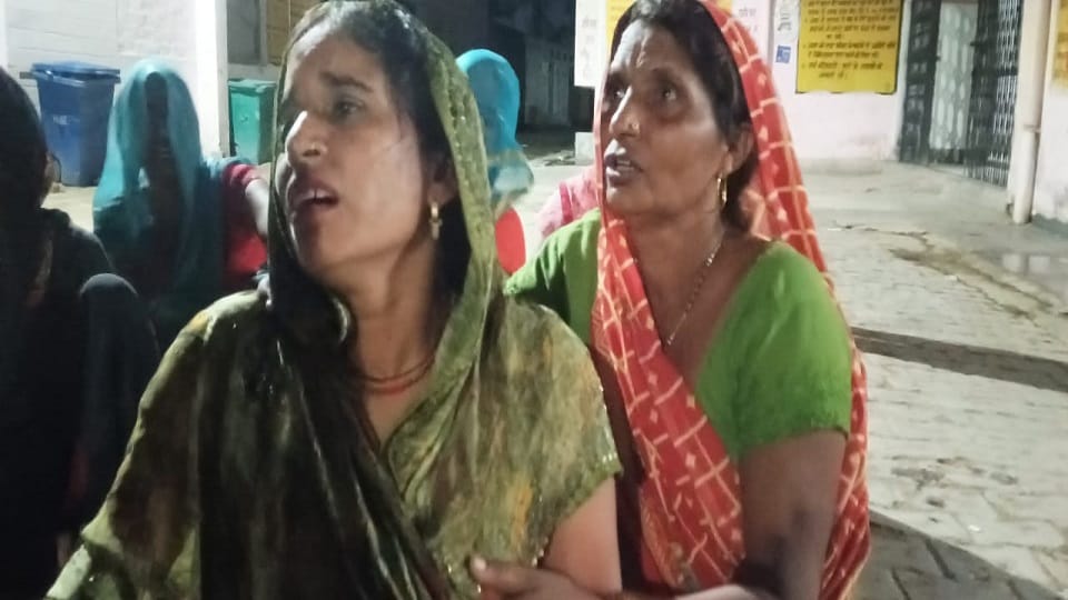 Death of three friends: Dead bodies were trapped in car out by cutting window Agra accident