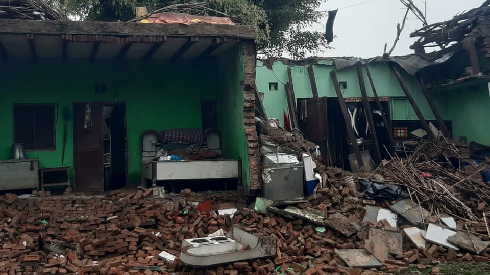 UP: Houses collapsed two places Amroha, woman and child died due being buried under debris
