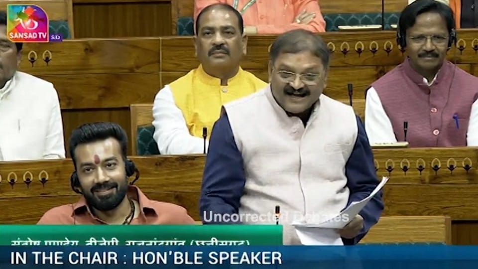BJP MP attacks Akhilesh and Rahul in Lok Sabha