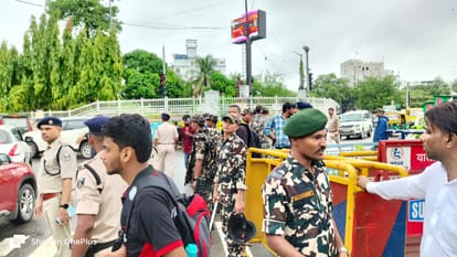NEET 2024: RJD student took to the streets, Patna Police stopped him from going to Raj Bhawan; NEET exam