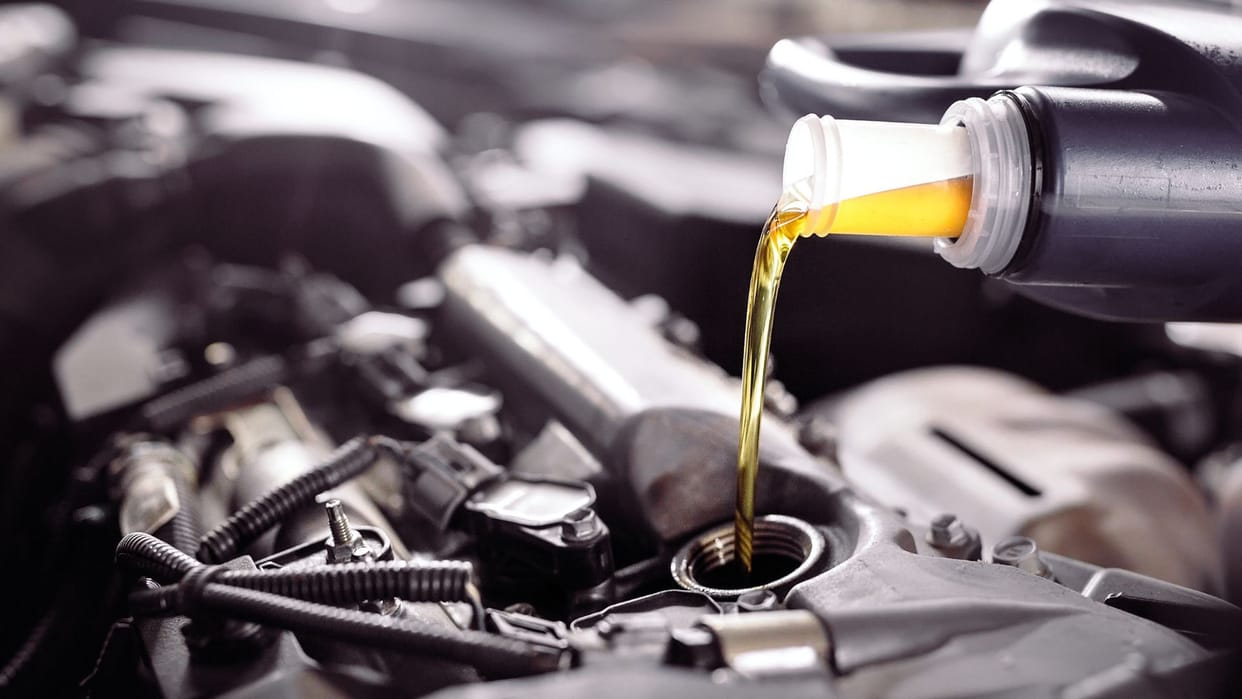 signs cars engine oil might be running low