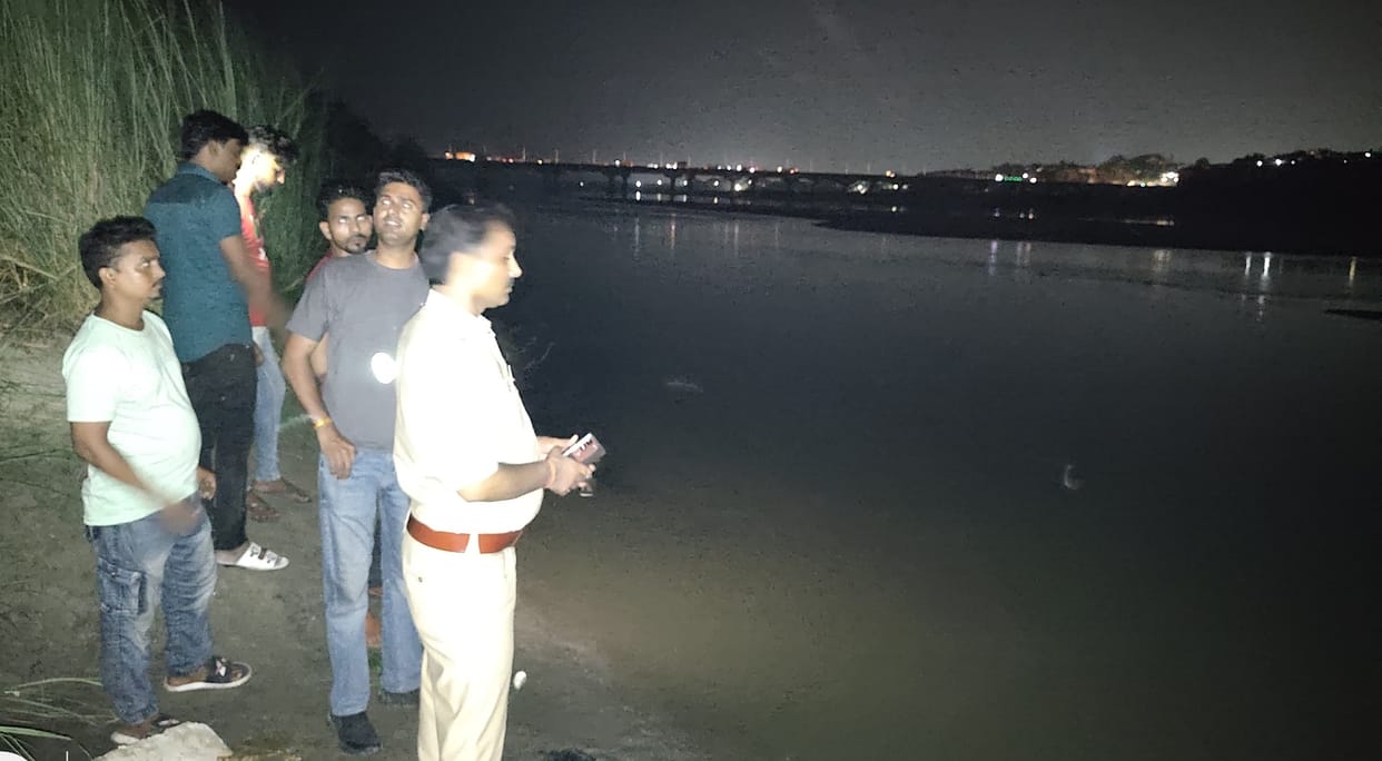 Five friends drowned while bathing in Ganga, two died and three were saved, the death of the only son