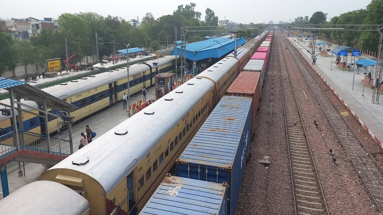 Impact of Karnal train accident, Wheels of trains stopped due to container falling on track