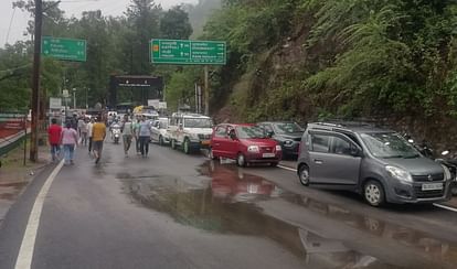 Uttarakhand Rainfall Pauri NH closed due to debris Kotdwar cut off from Garhwal vehicles Stuck