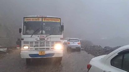 Uttarakhand Rainfall: भारी बारिश से ऋषिकेश-गंगोत्री हाईवे पर आया मलबा, रास्ता बंद होने से फंसे वाहन Uttarakhand Rainfall Rishikesh Gangotri highway closed in Silvan due to Debris fell