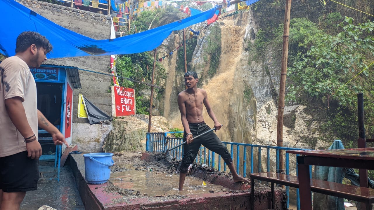 Uttarakhand Weather Monsoon Heavy rainfall in Dehradun Mussoorie Bhatta Falls Overflow