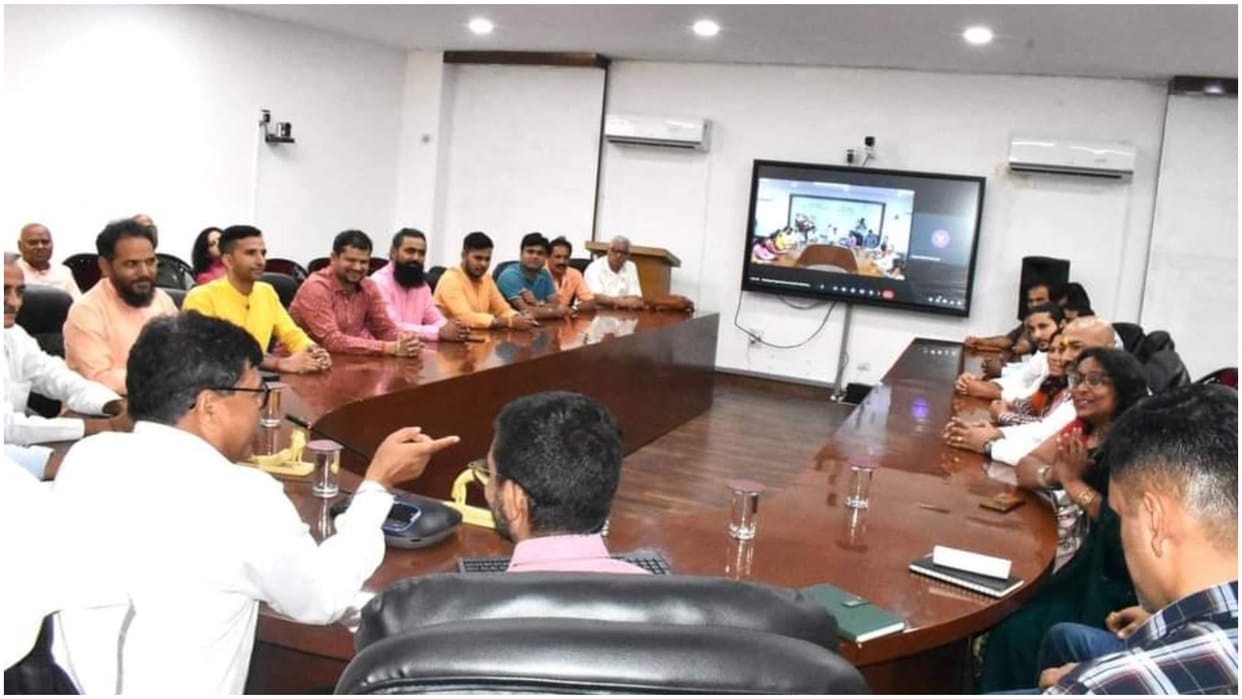 Yoga Day: review meeting was held on programs organized on Yoga Day, Yoga will increase further in the world