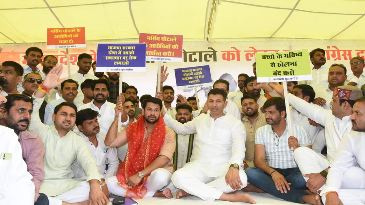 MP News 24-hour Satyagraha in Bhopal regarding nursing scam Jeetu Patwari also participated