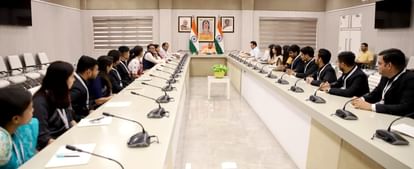 UP: CM Yogi told trainee IAS officers, do not let the problem become big, find immediate solution.