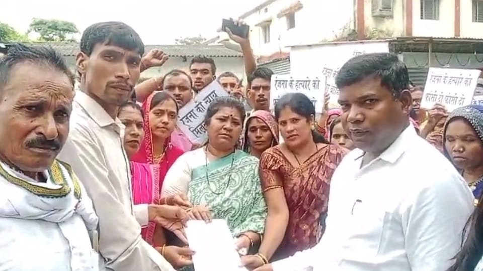 Ranjana Yadav murder case gained momentum people of the society took out a rally in GPM