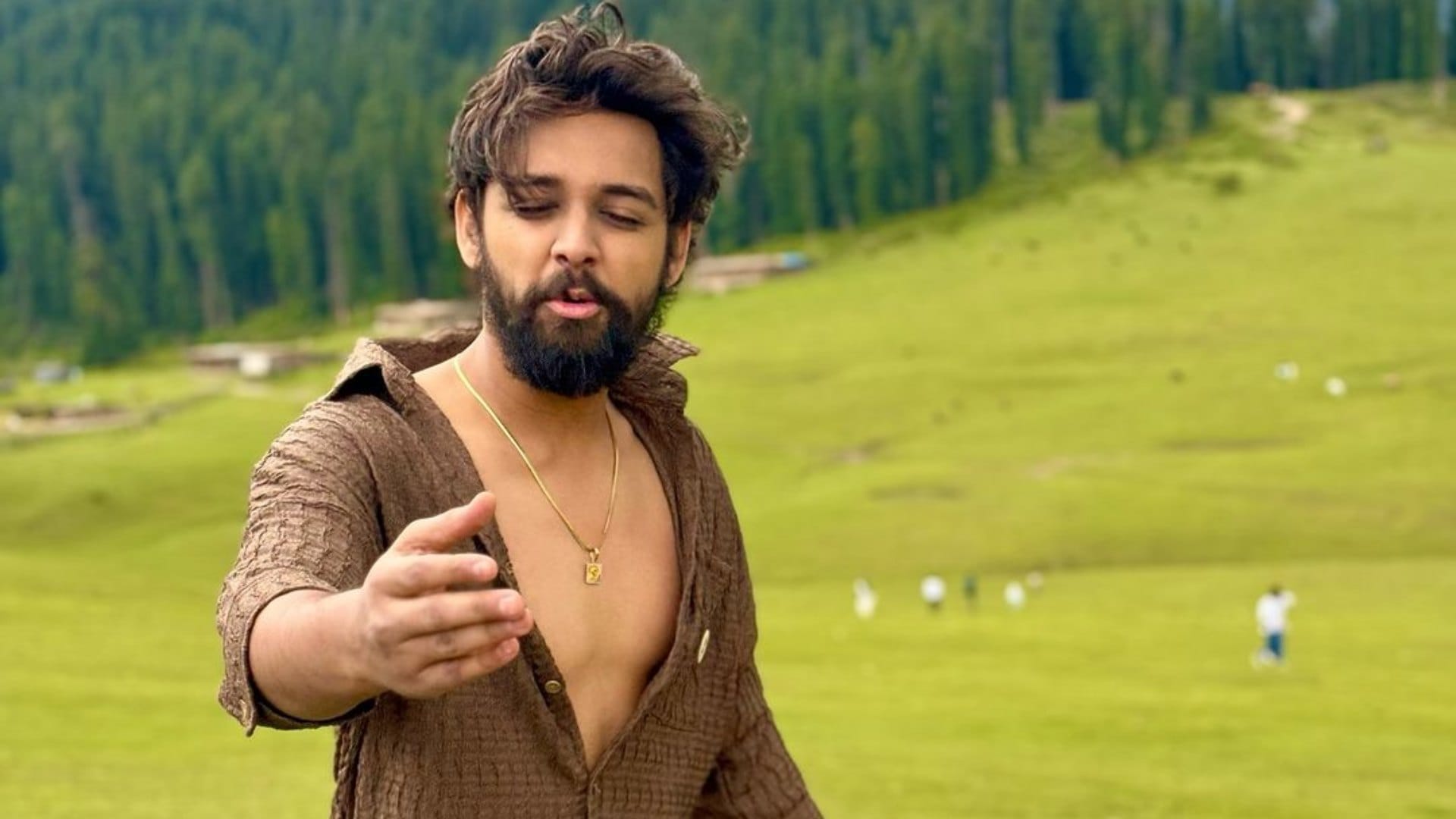Samarth Jurel latest look has sparked a lot of speculations regarding his possible foray into film industry