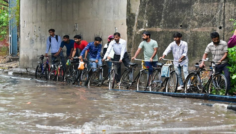 heavy rain in Chandigarh over tricity see photos gallery traffic jam in Zirakpur