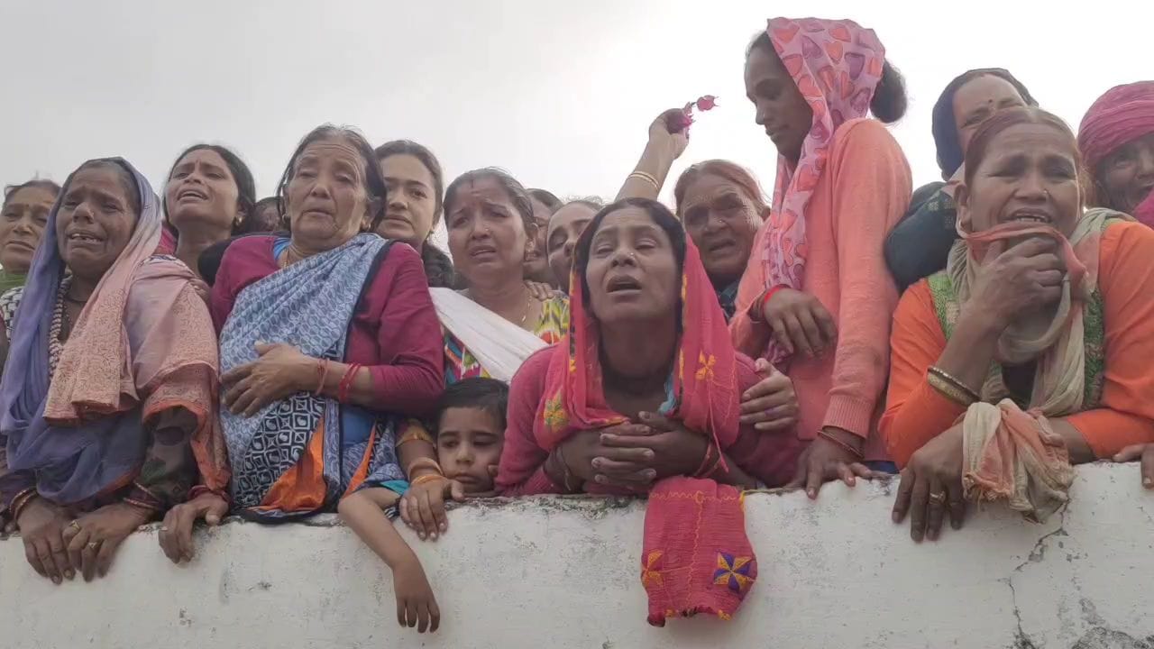 Ladakh Tank Accident Martyred Uttarakhand Soldiers Bhupendra Funeral Today Family Crying Photo
