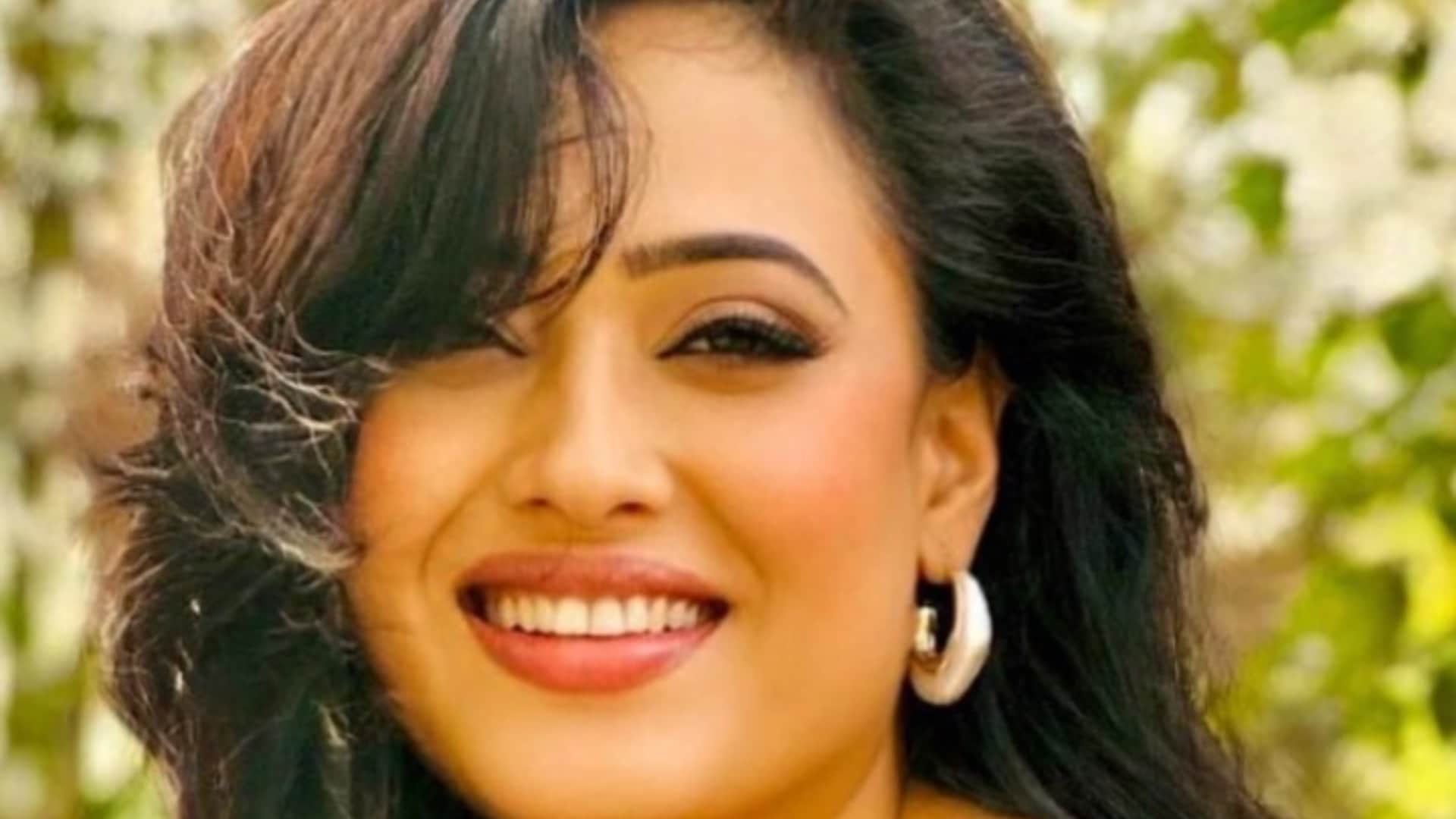 these bollywood actress worked in pakistani films shabna aazmi shweta tiwari Kirron Kher amrita arora