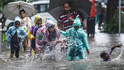 UP: Monsoon effect in the entire state, heavy rain alert issued in these 30 districts today; water level of ri