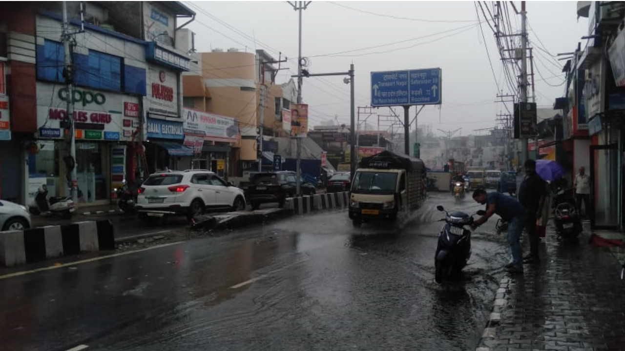 Uttarakhand Weather News Pauri highway blocked due to debris Siddhbali and Dugadda barriers closed