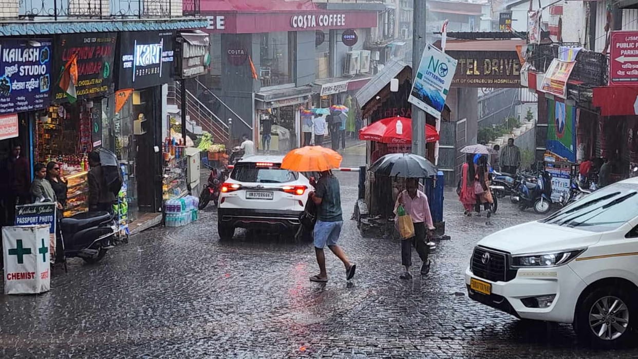 Weather of UP: Heavy rain in many districts including Gorakhpur, Prayagraj, alert issued for these districts