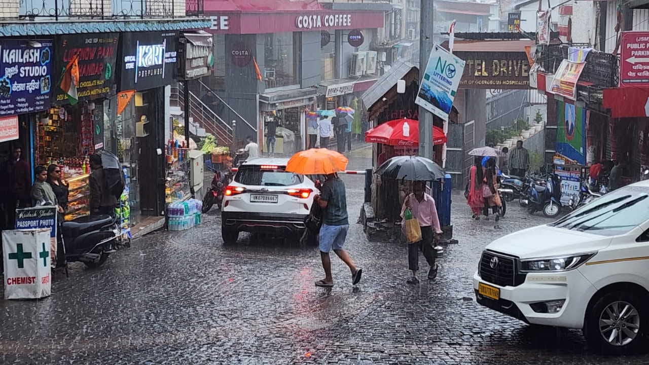 Heavy rain in Uttarakhand waterlogging water accumulated on roads watch Photos