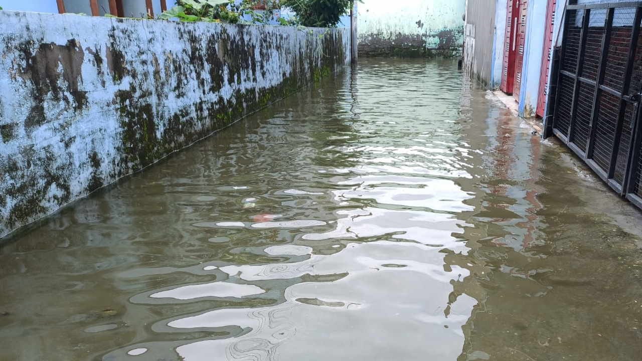 Heavy rain in Uttarakhand waterlogging water accumulated on roads watch Photos