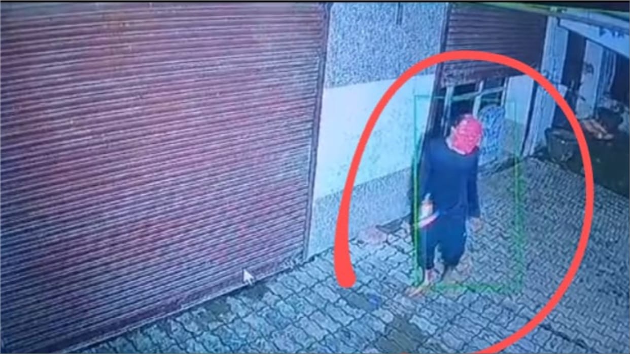 Punjab: Locks of 11 shops broken in a single night in Dhilwan, incident captured in CCTV