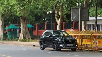 Delhi : खुफिया इनपुट के बाद राहुल गांधी के आवास की सुरक्षा बढ़ी, बयान पर हिंदूवादी संगठनों के हमले का खतरा Delhi: Security increased at Rahul Gandhi's residence after intelligence input