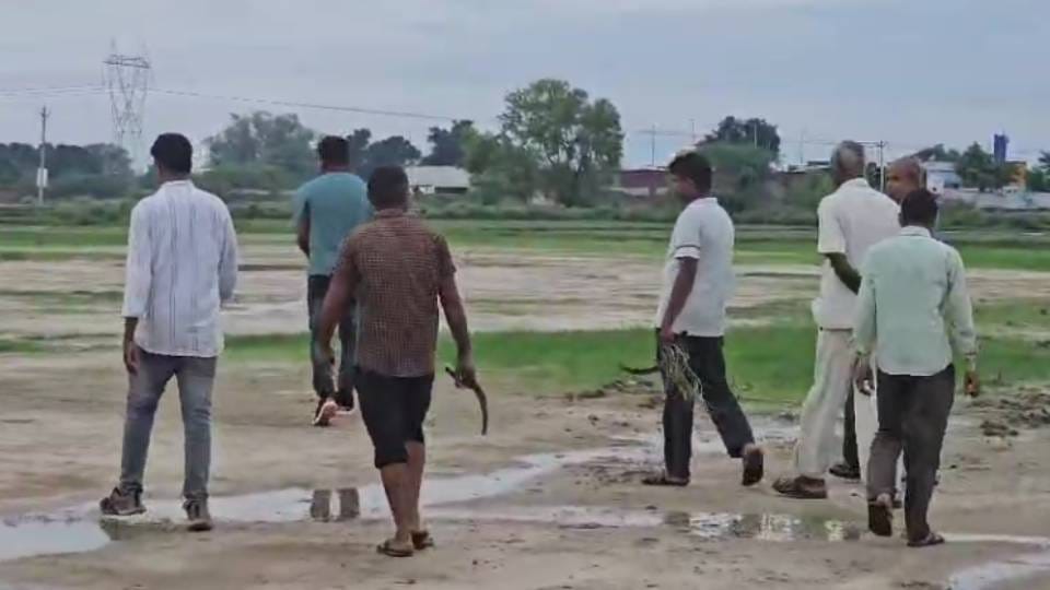 Bhole Baba hiding in Bichhwa Ashram in Mainpuri His followers roaming around with sickles and chasing people a
