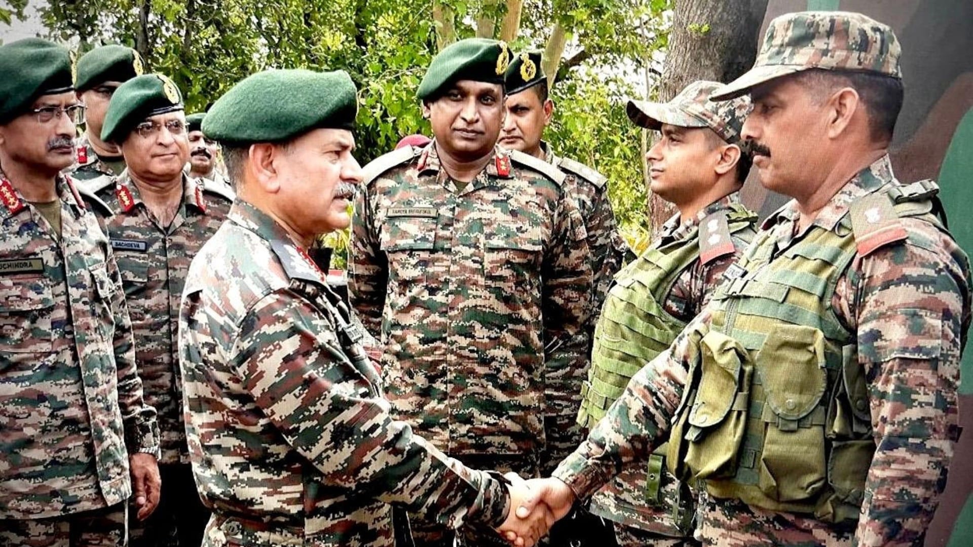 नए सेना प्रमुख ने एलओसी पर तैयारियों का लिया जायजा