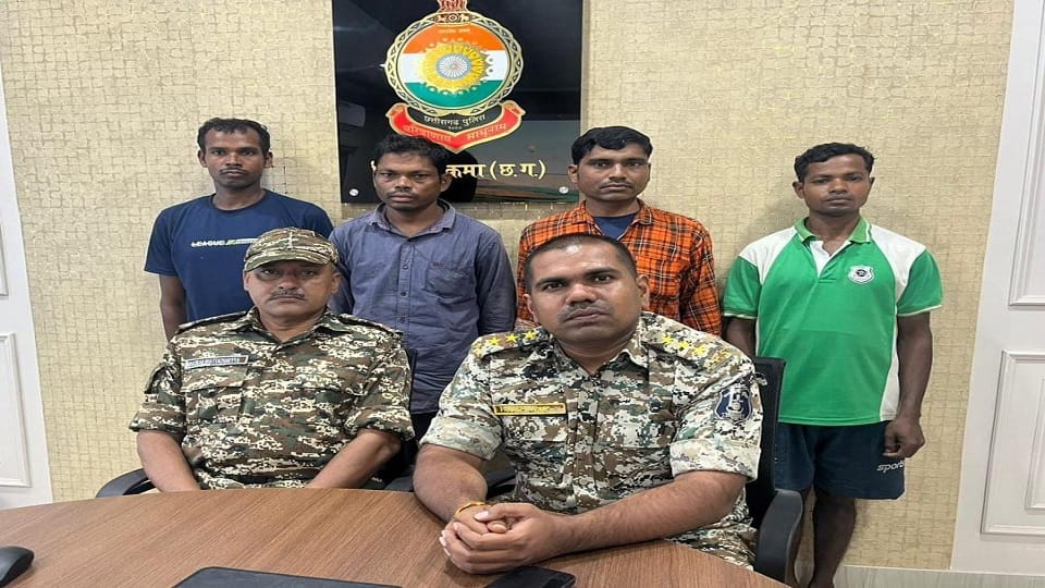 Four Maoists including two hardcore Naxalites carrying prize money surrendered in Sukma