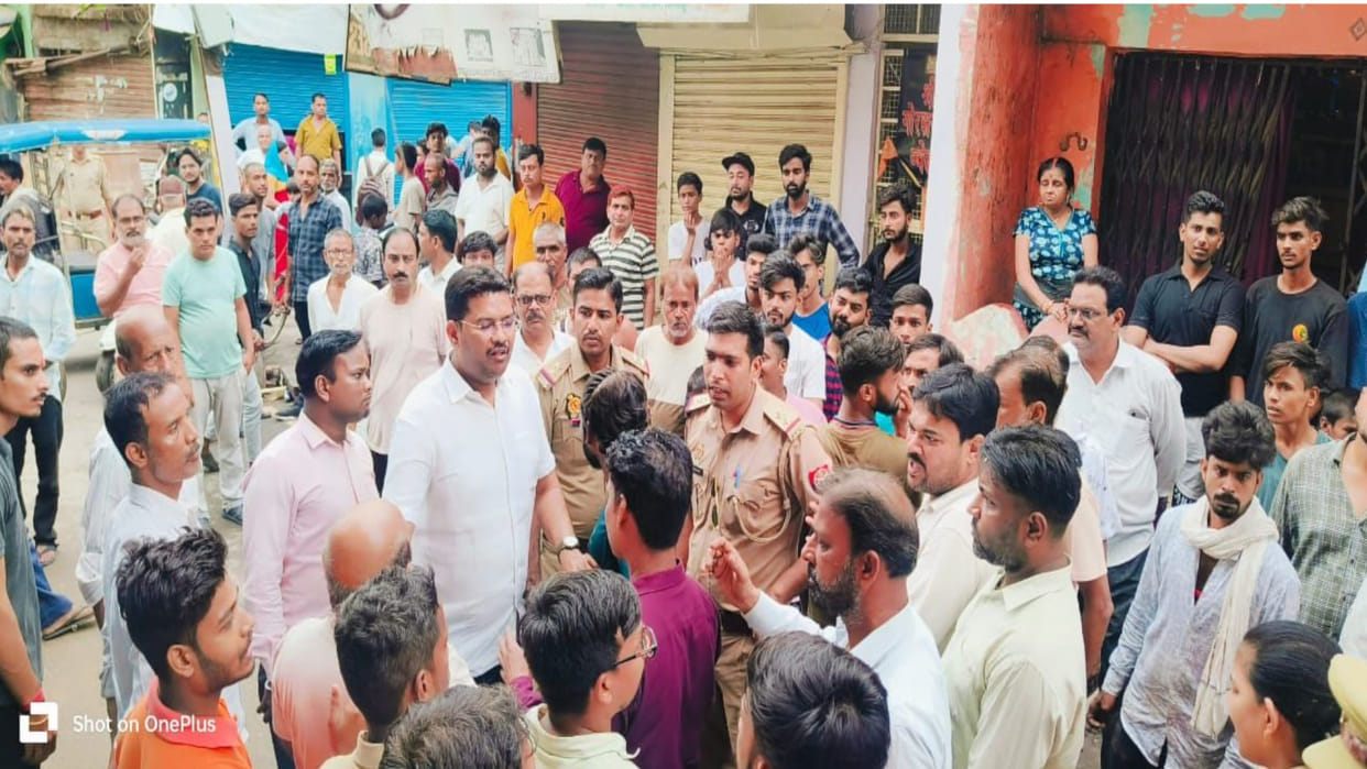 In Gorakhpur, Protest against opening of liquor shop in Zafara Bazar, near temple, ruckus