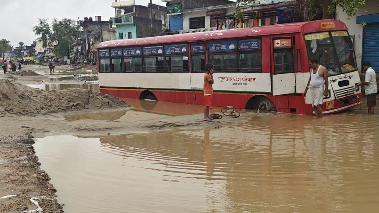 Water filled in the pits dug in the forest Kauriya of Gorakhpur, a government bus came inside