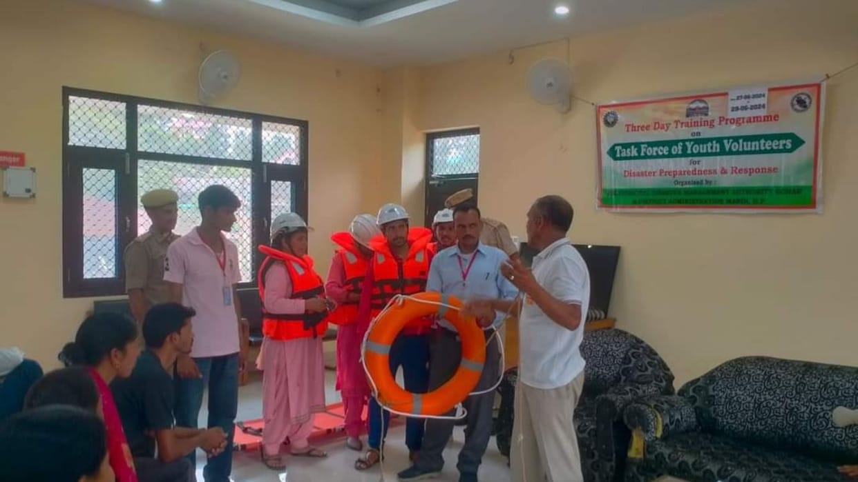 Himachal Disaster Preparation to deal with the disaster 22732 youth and mechanics ready for relief