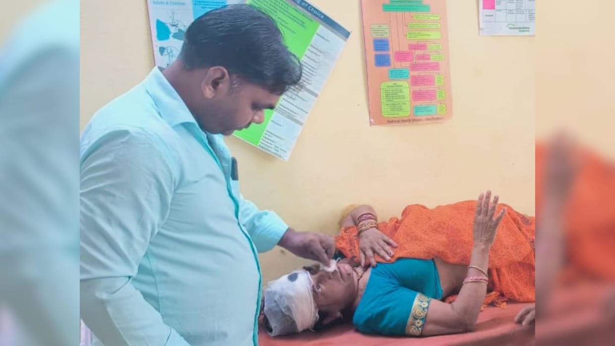 Daughter-in-law broke mother-in-law head in chandauli called her parents and beat relatives three arrested