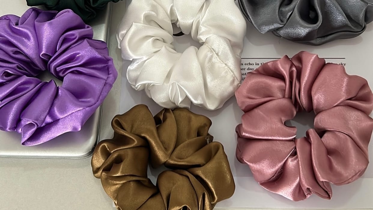 trendy Hairstyle With Scrunchie How to Wear a Scrunchie in different way