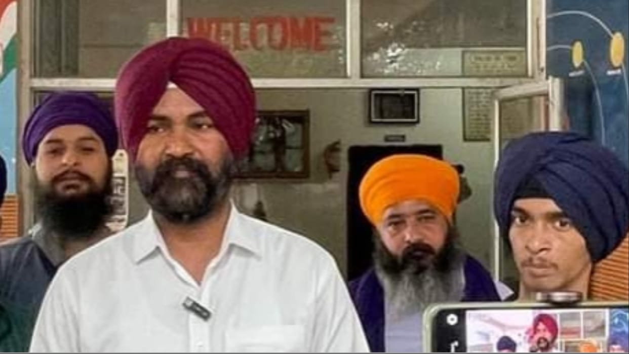 Rohtak: Uproar over ban on Sikh student from wearing turban, kirpan, kada and kachaira